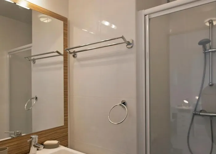 Ref 912 - Center - For Rent *