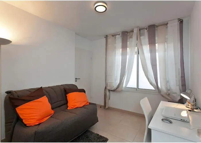 Ref 912 - Center - For Rent Apartamento *